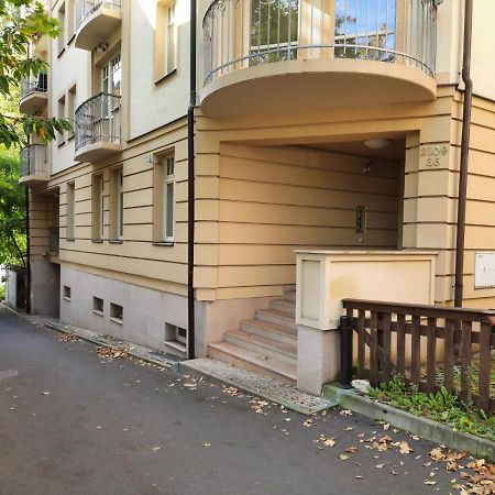 Apartman Nad Kolonadou 卡罗维发利 外观 照片