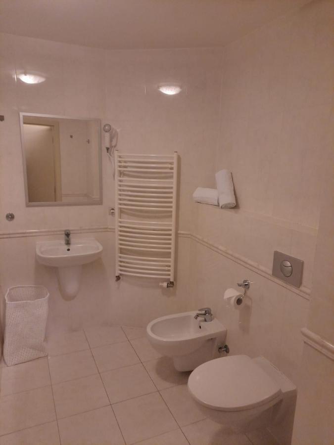 Apartman Nad Kolonadou 卡罗维发利 外观 照片