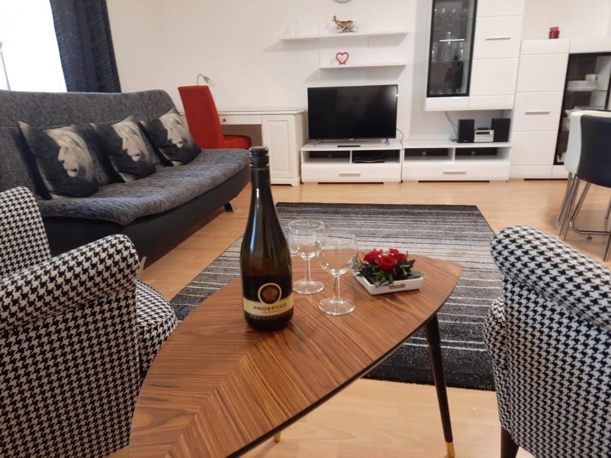 Apartman Nad Kolonadou 卡罗维发利 外观 照片